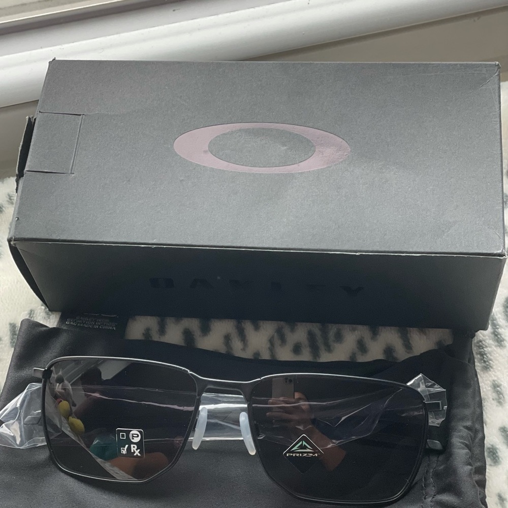 NEW Oakley’s sunglasses